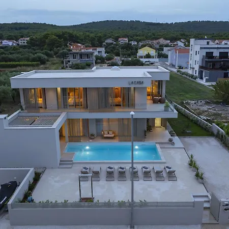 La Casa فيلة