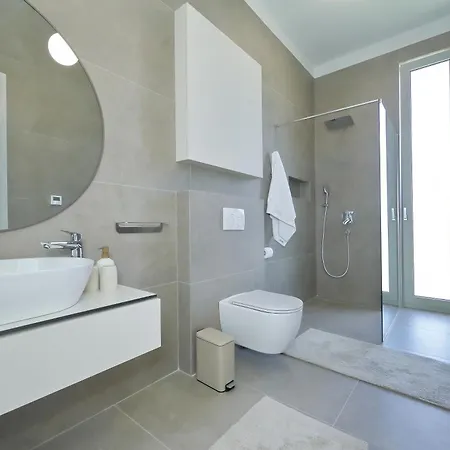 Lc Villa *