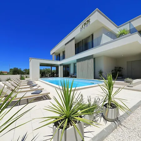 Villa Lc *