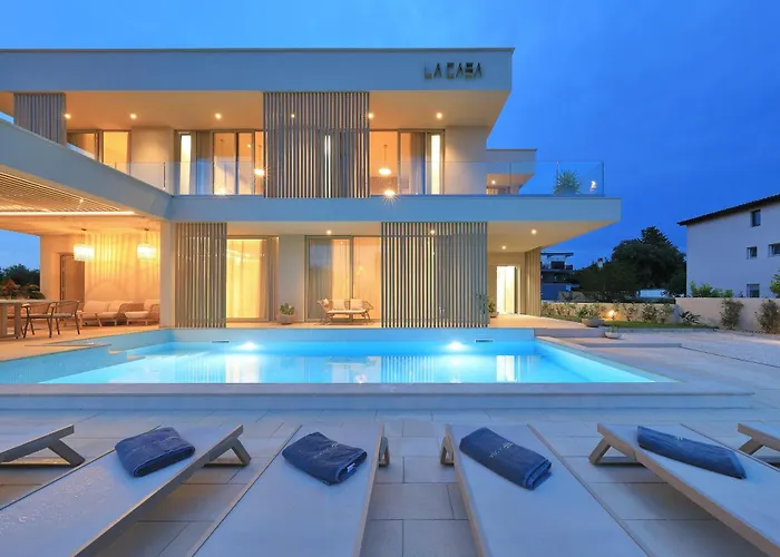 La Casa بيبينيا