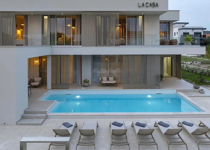 La Casa بيبينيا