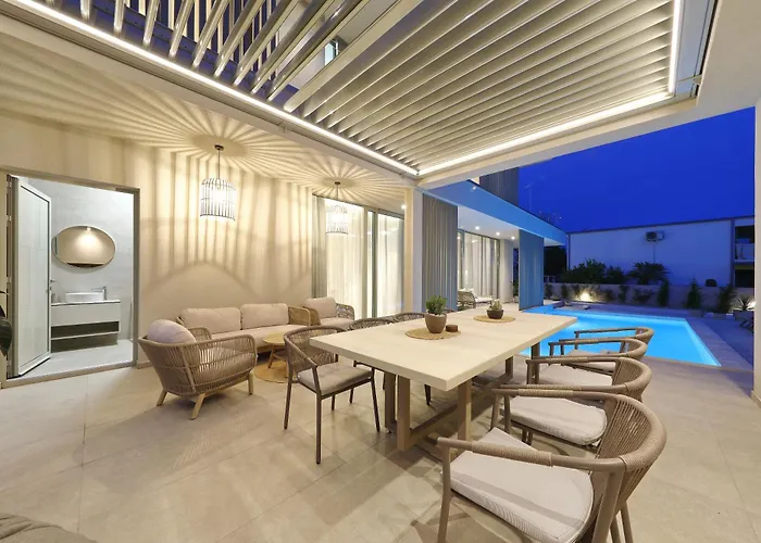 La Casa بيبينيا